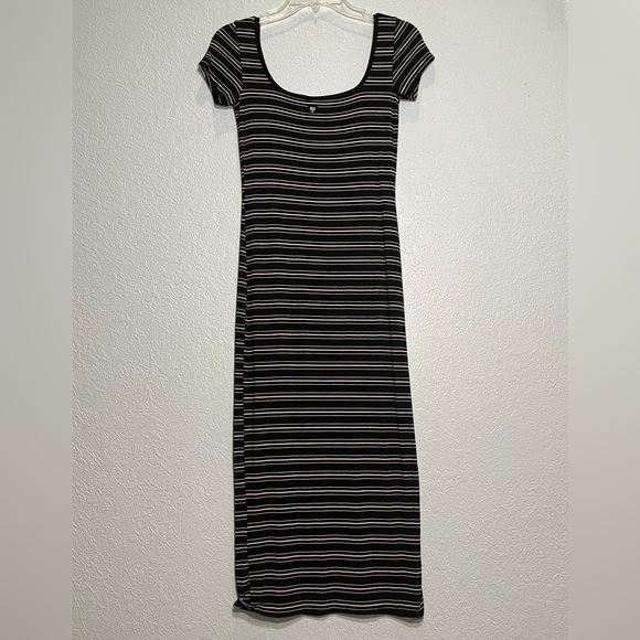 BILLABONG Sexy Black & White Striped Scoop Neck BodyCon Maxi Dress Size 1 - Picture 9 of 9